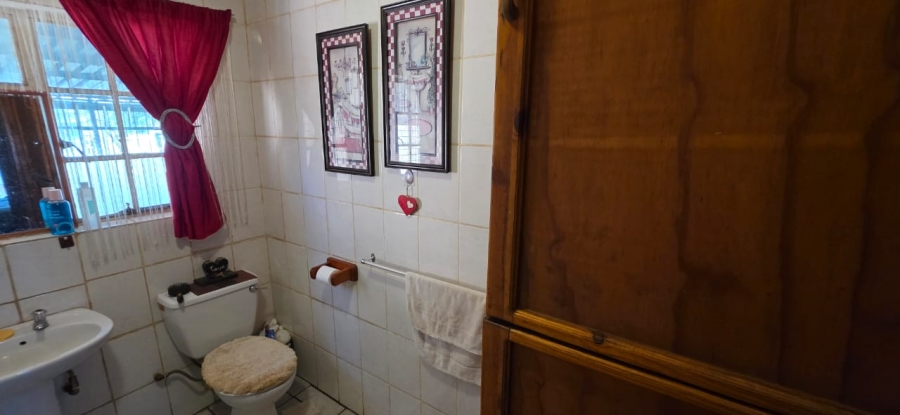 5 Bedroom Property for Sale in Vaal Park North West